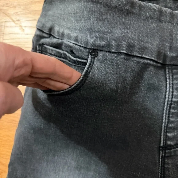 Lola Jeans Julia Ash Mid-Rise Pull-On Ankle Jeans - Picture 2 of 8